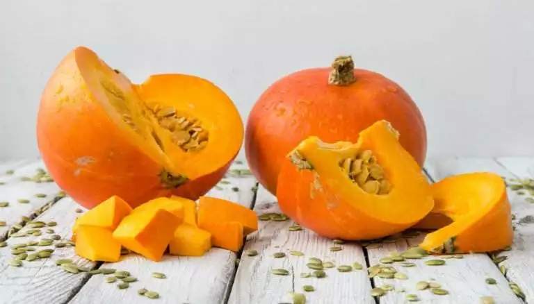Il sapore dolce e gustoso della zucca ci induce a considerarla più un sostituto delle patate che delle verdure. Ma siamo sicuri che le cose stiano così?