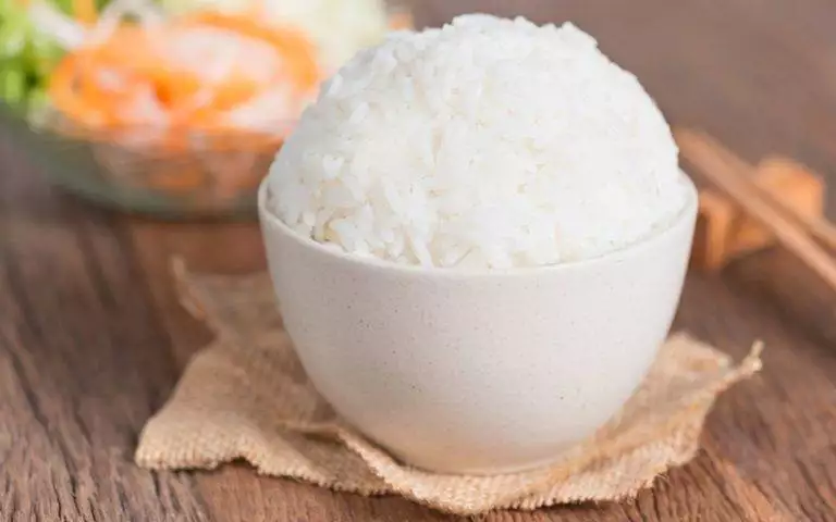 La pratica di raffreddare il riso e la pasta per ridurne l'indice glicemico ha preso piede da qualche anno. In cosa consiste? E quali sono i vantaggi?