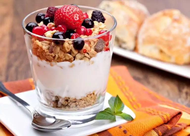 Fare colazione è importante, ma farla bene è importantissimo: scopriamo perchè. In più ti do qualche consiglio su come mangiare in maniera bilanciata.