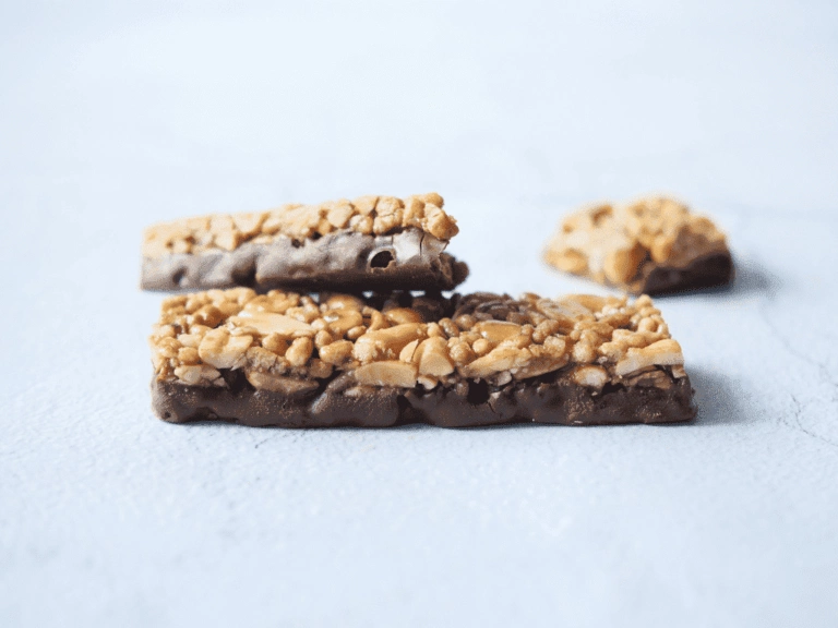 Molte barrette proteiche sono di scarso valore nutrizionale, ma come fare a riconoscerle scegliendo quelle valide?