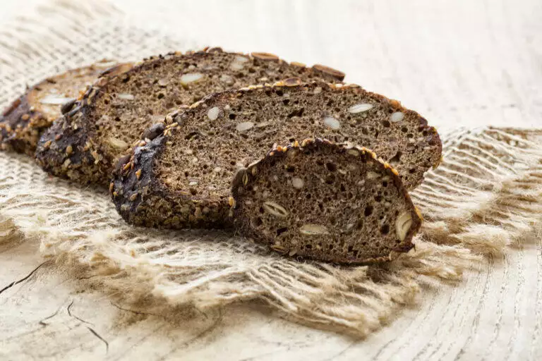 Hai mai assaggiato il pane di segale? Ti svelo 5 motivi per cui lo consiglio e perché dovresti utilizzarlo per trarne numerosi vantaggi.